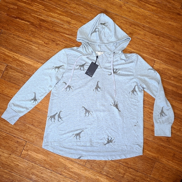 Sweaters - NWT Gray Hooded Sweater with Girraffe Print Size Large